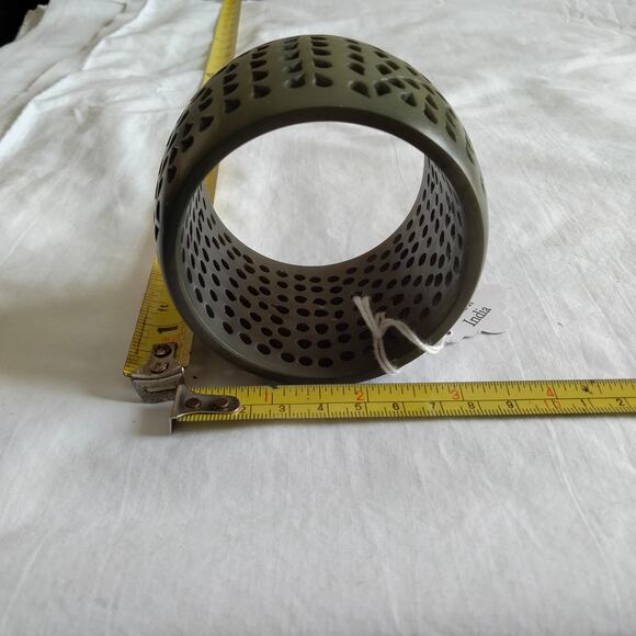 Iris Apfel & Bajalia Olive Green Bone Cutout Chunky Statement Bracelet - Picture 3 of 9